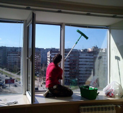 Мытье окон в однокомнатной квартире Кремёнки